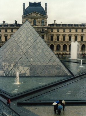 Photo of Louvre courtyard