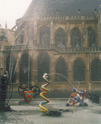 Photo of fountain next to Pompidou Center