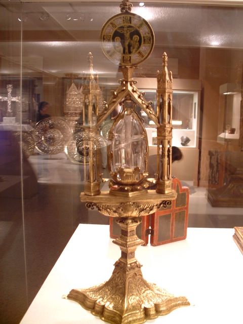 photo of relic holder at the Metropolitan Museum of Art, NYC