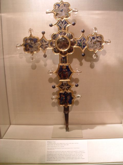 photo of Reliquary Cross at the Metropolitan Museum of Art, NYC