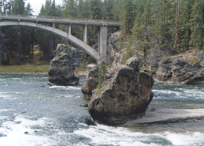 Photo of bridge near begining of South Rim Trail