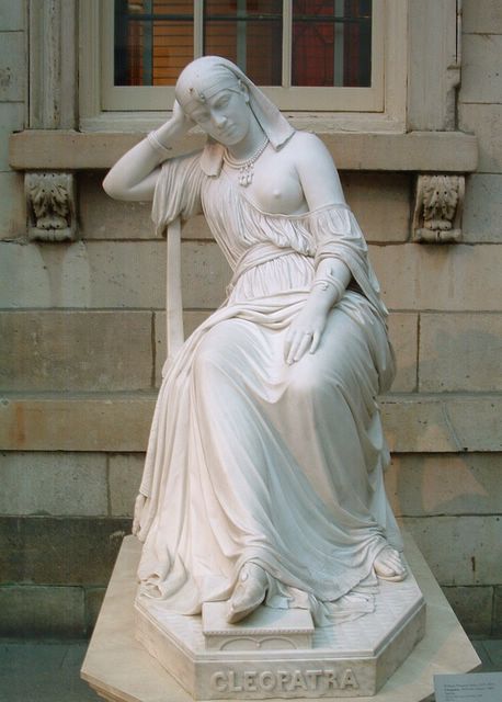photo of statue at the Metropolitan Museum of Art, NYC