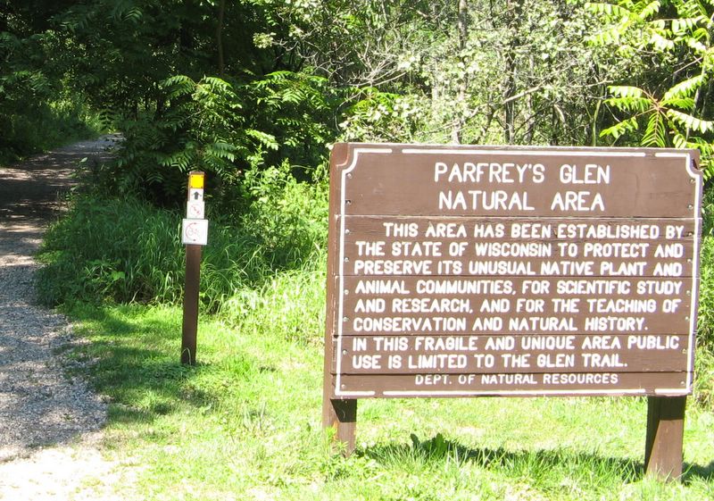 photo of Parfrey's Glen Natural Area trailhead